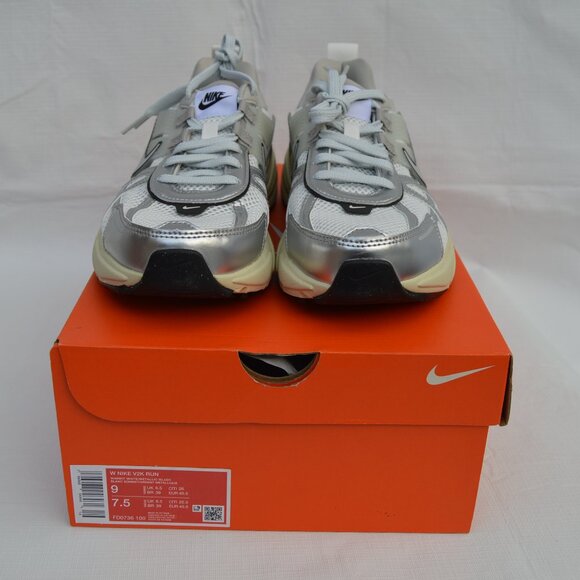 Nike V2K Run Women's Shoes with Reflective Accents Size W9/M7.5 (New) - Picture 11 of 14